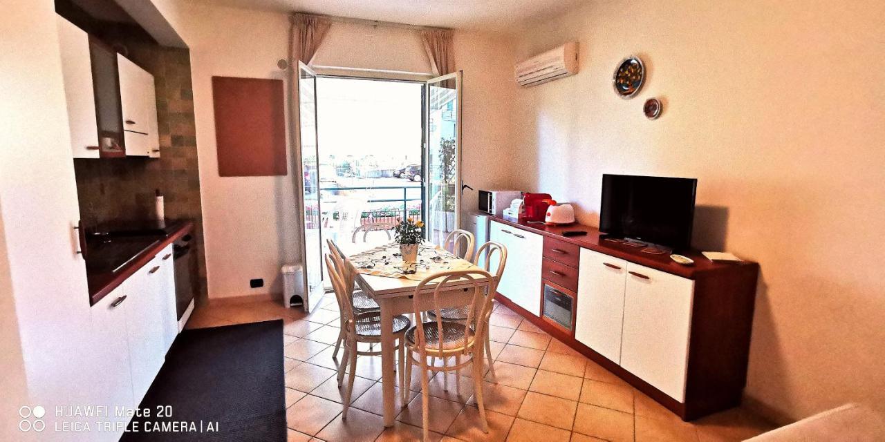 Sea Garden, Fronte Mare Con Piscina Apartman Mascali Kültér fotó