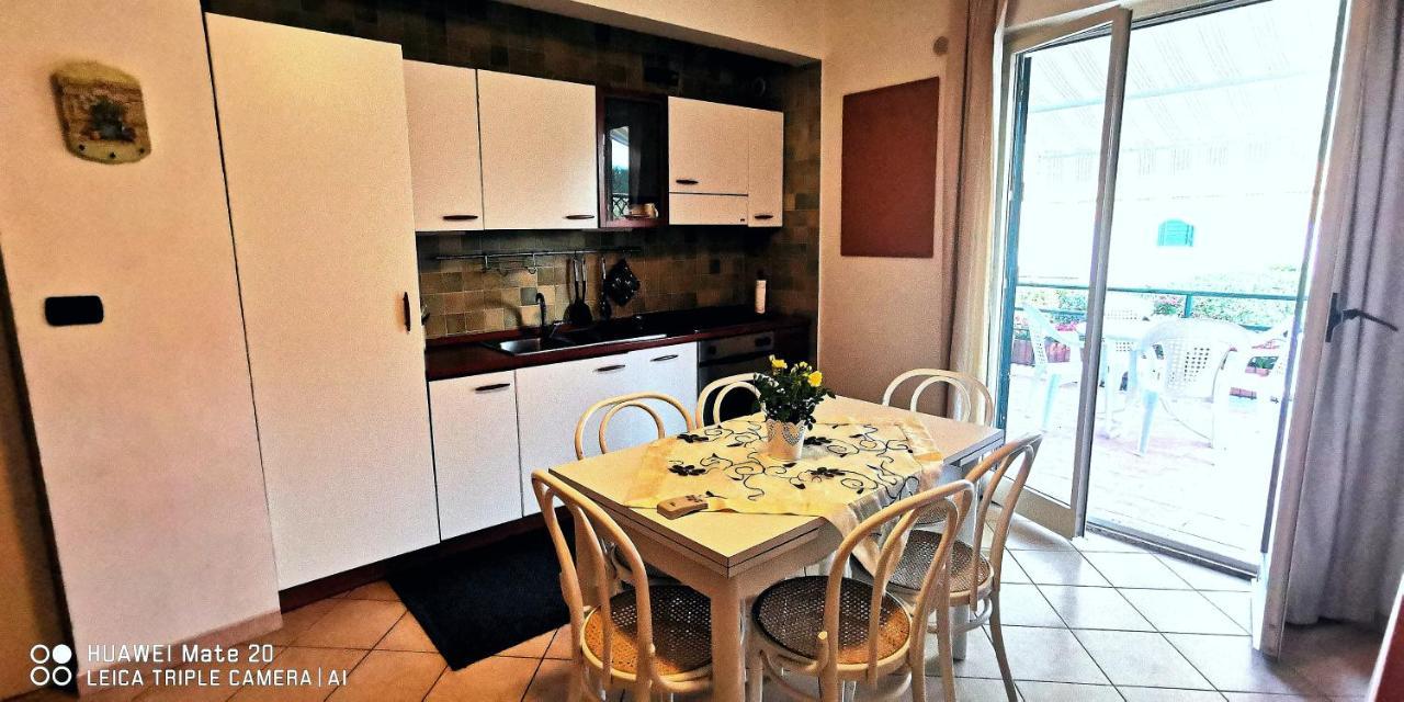 Sea Garden, Fronte Mare Con Piscina Apartman Mascali Kültér fotó