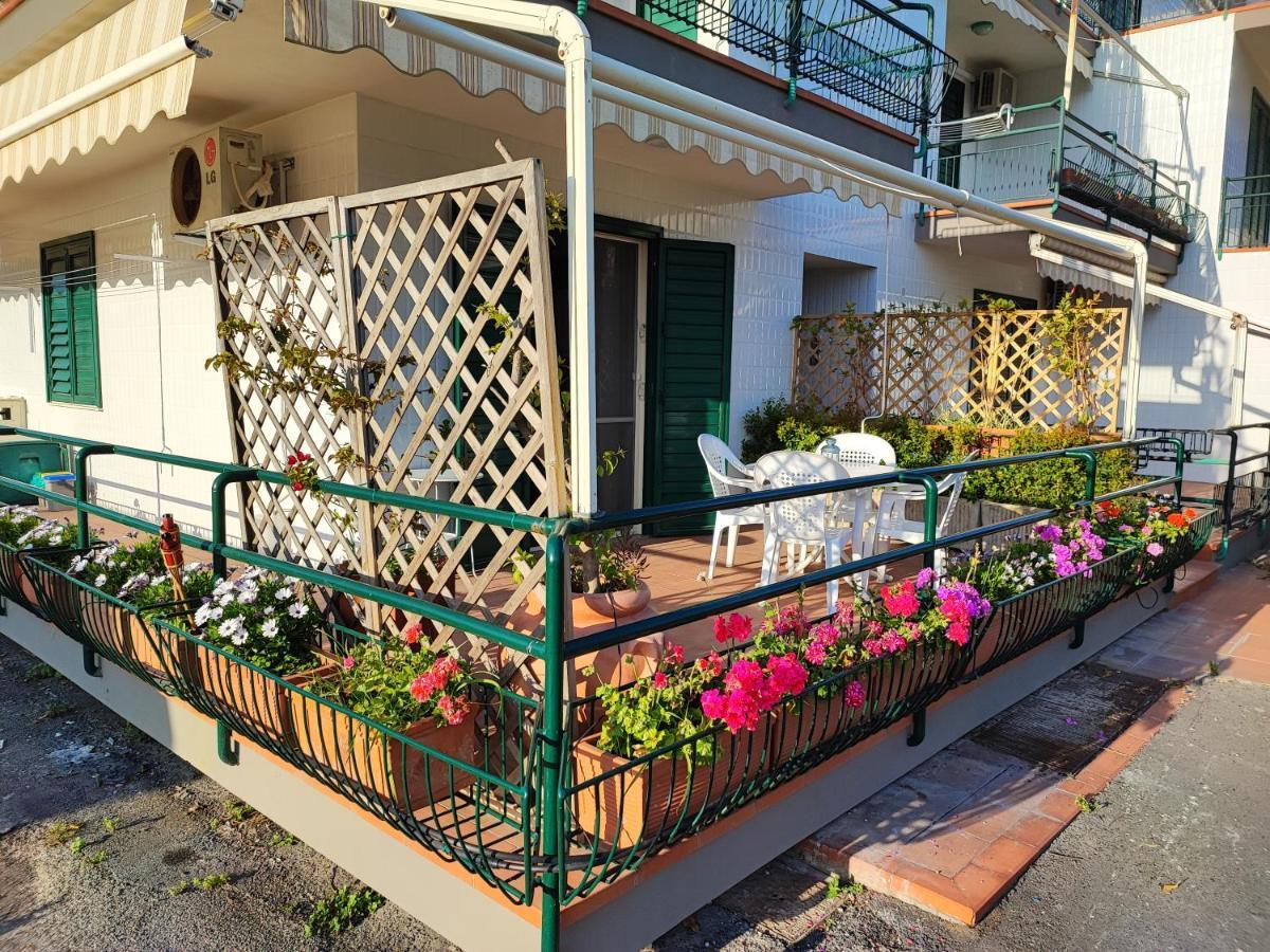 Sea Garden, Fronte Mare Con Piscina Apartman Mascali Kültér fotó